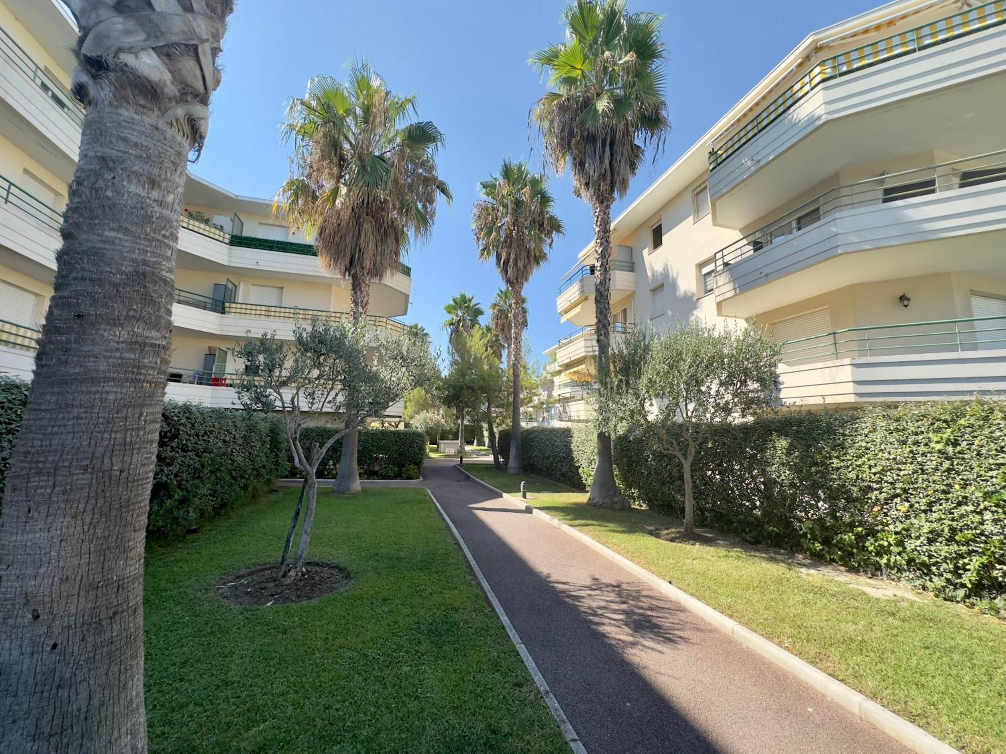 Regent Cote D'Azur Air-Conditioned, Pool, Garden & Parking Villeneuve-Loubet Ngoại thất bức ảnh